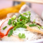 ชายสี่บะหมี่เกี๊ยวอาชีพอิสระที่น่าสนใจ